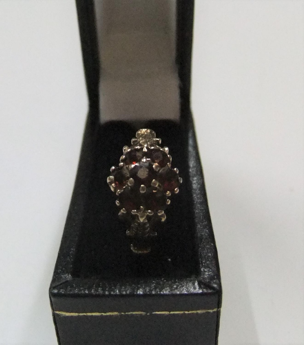 9ct yellow gold and 7 garnet stone ring Approx 1.3 grams gross, size J - Image 2 of 3