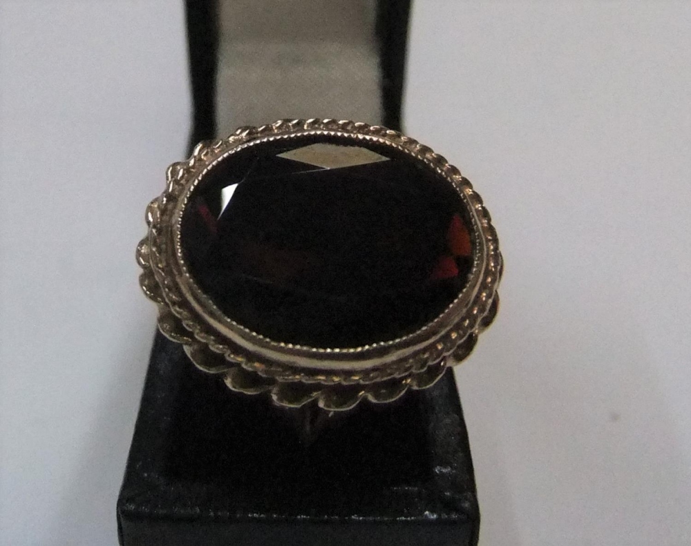 Large 9ct yellow gold ring set with a large oval cut garnet approx 5.8 grams gross, size L - Image 2 of 3