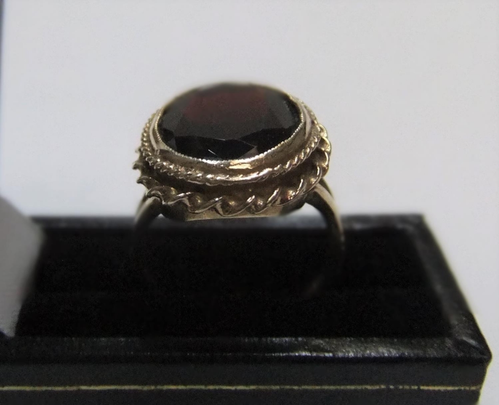 Large 9ct yellow gold ring set with a large oval cut garnet approx 5.8 grams gross, size L