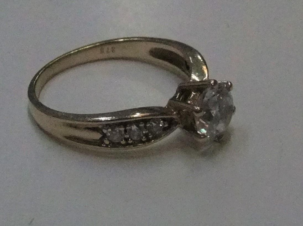 9ct yellow gold CZ solitaire ring Approx 2.4 grams gross, size K - Image 3 of 3