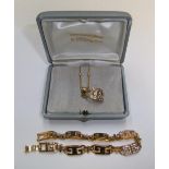 Vintage 18ct plated jewellery set to include ladies heavy bracelet & matching necklace & pendant