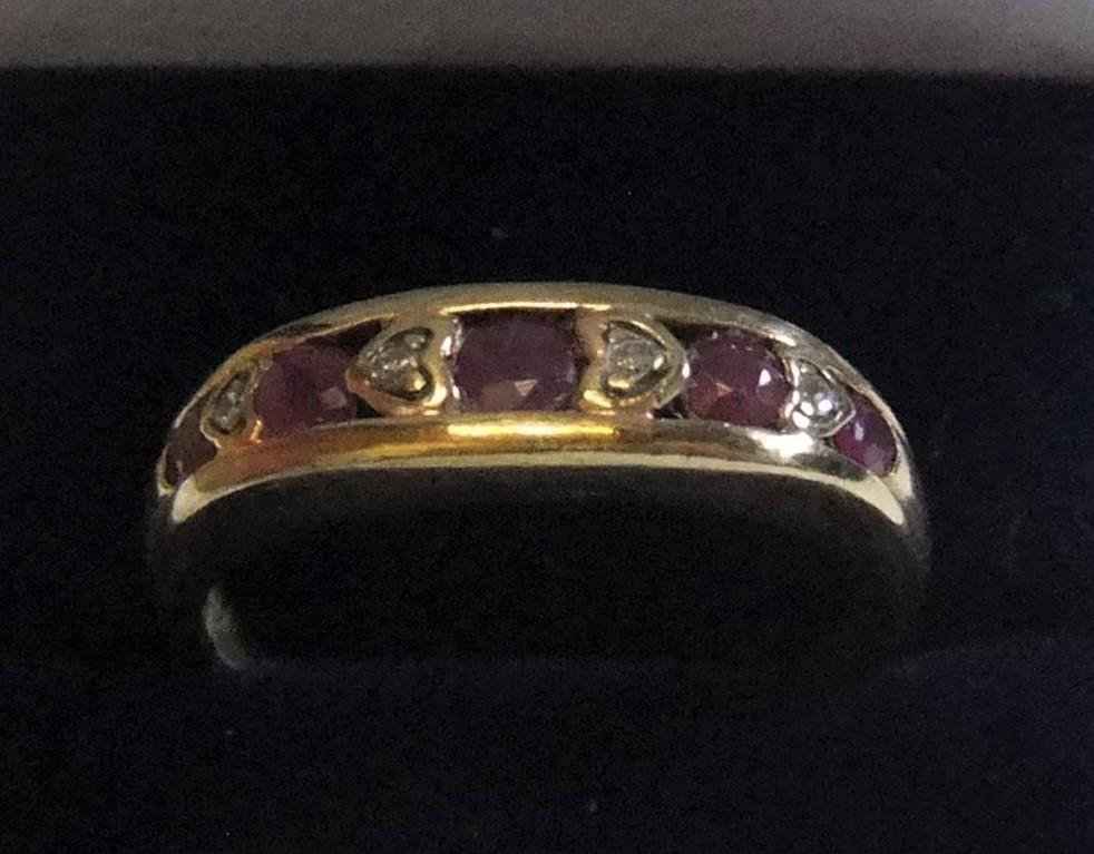 9ct yellow gold ring with round cut rubies interspersed with diamonds approx 2.3 grams gross, size N