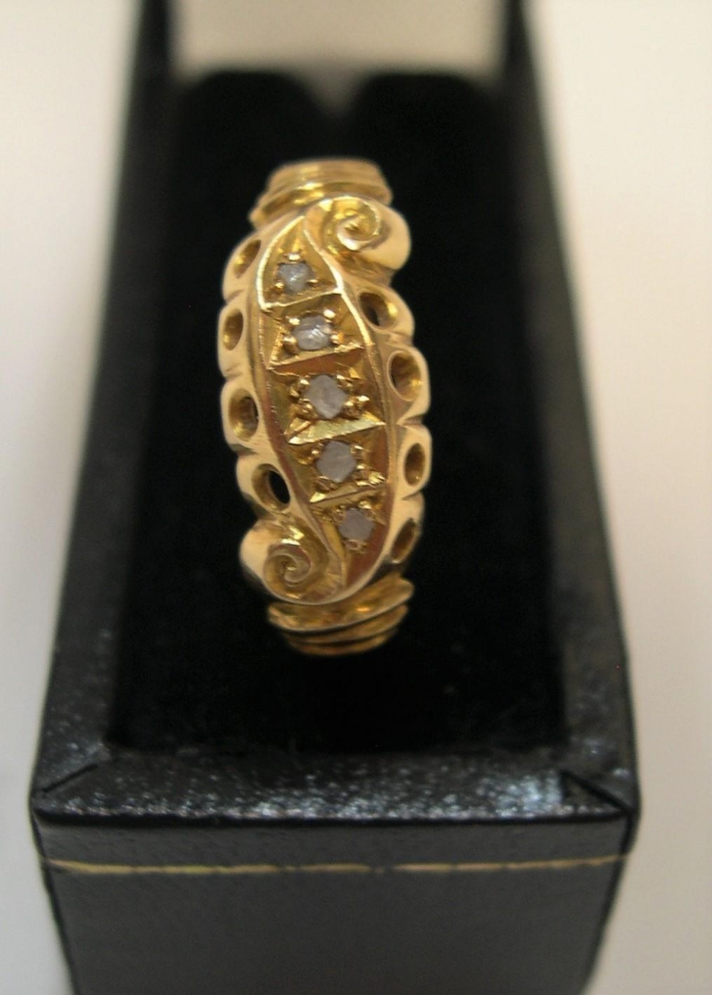 18ct yellow gold, boat shaped ring with 5 square cut diamonds Approx 1.9 grams gross, size J/K