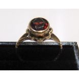 9ct yellow gold ring with solitaire, round cut garnet Approx 2.3 grams gross, size N