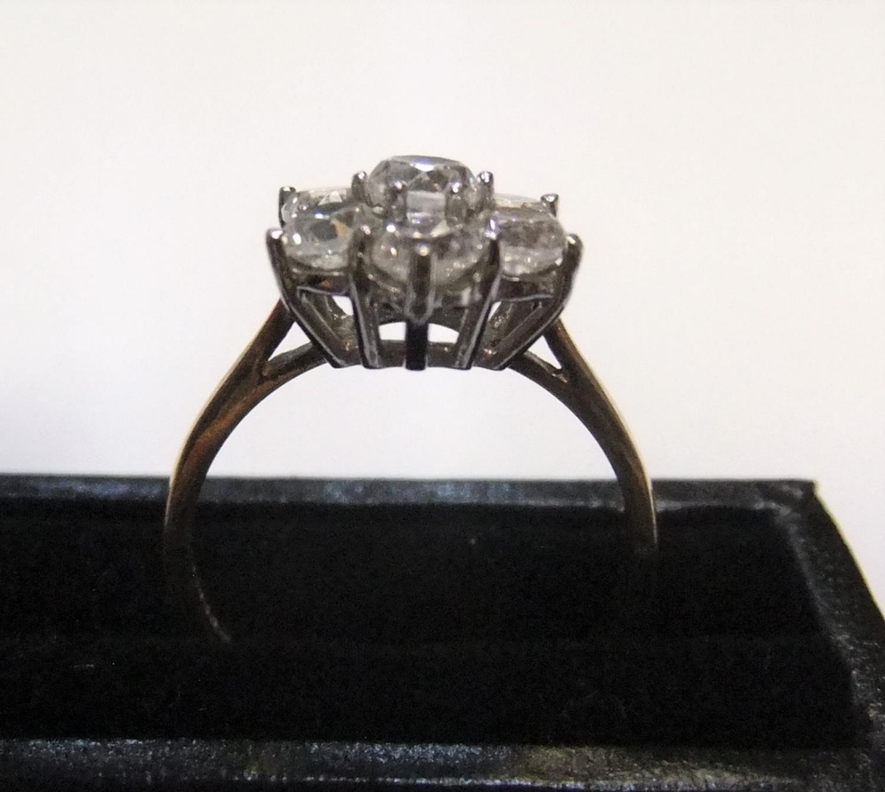 9ct yellow gold, CZ cluster ring Approx 2.7 grams gross, size M - Image 2 of 3