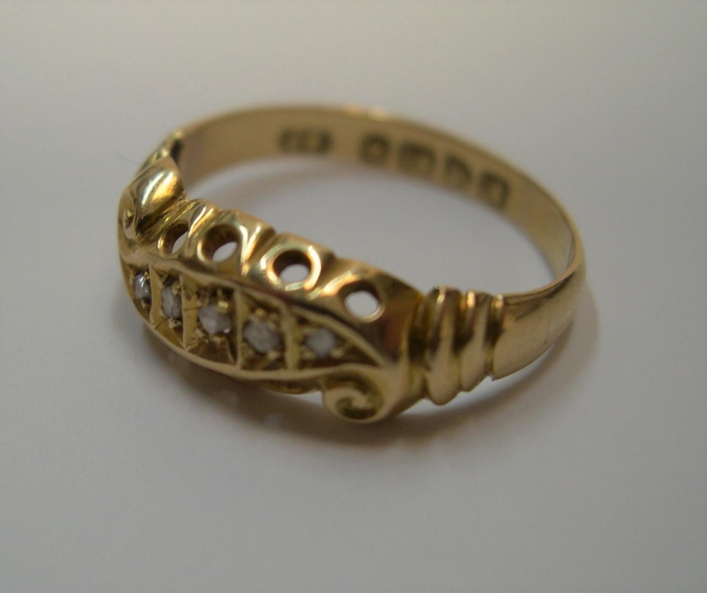 18ct yellow gold, boat shaped ring with 5 square cut diamonds Approx 1.9 grams gross, size J/K - Image 2 of 3