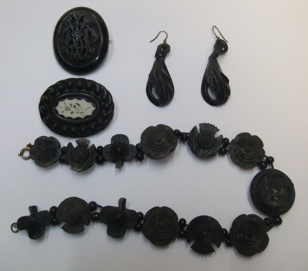 Victorian Whitby jet ladies jewellery mourning set to include an ornately carved choker,