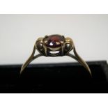 9ct yellow gold ring with single garnet Approx 2.1 grams gross, size W