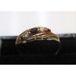 9ct yellow gold diamond & garnet ring Approx 1.5 grams gross, size Q