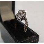 9ct yellow & white gold, CZ "Panther head" set ring Approx 2.7 grams gross,