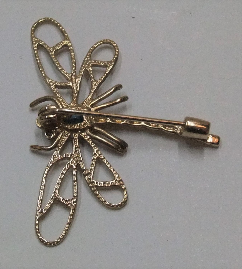 9ct yellow gold dragonfly brooch with topaz back & 2 small diamonds for eyes, 3.6 grams gross - Image 3 of 3