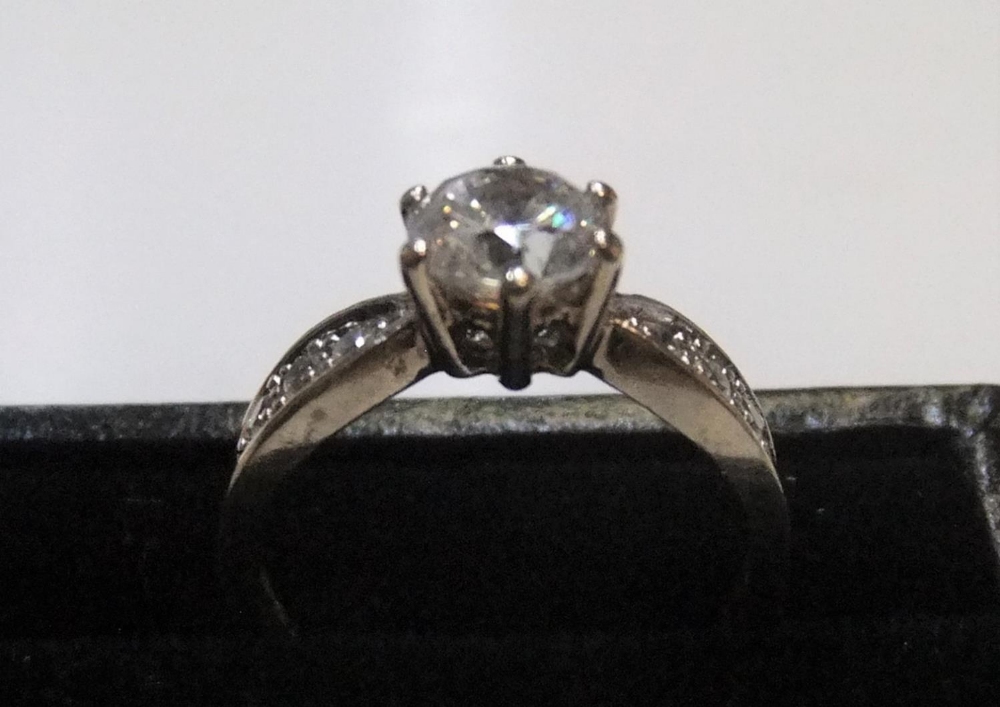 9ct yellow gold CZ solitaire ring Approx 2.4 grams gross, size K - Image 2 of 3