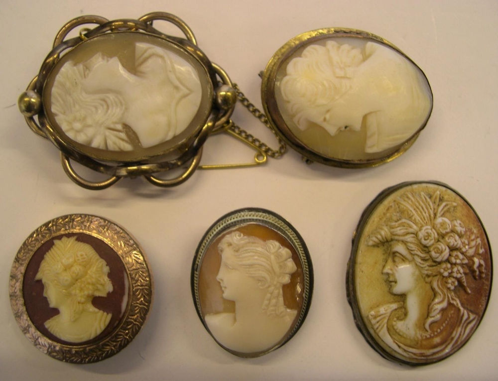 4 medium sized antique Cameo brooches & 1 unframed example