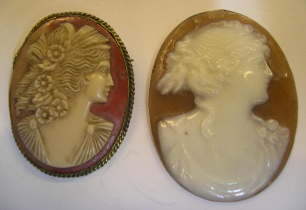 3 large Victorian Cameo brooches & 1 large unframed antique Cameo - Image 2 of 4