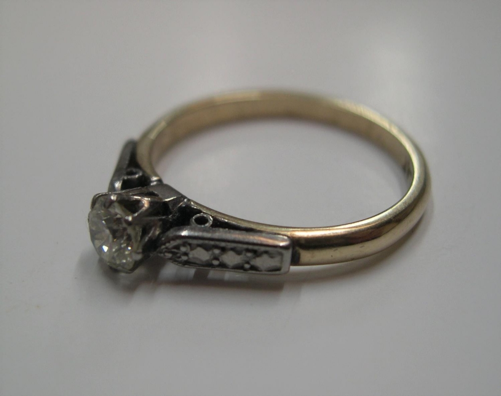 18ct yellow gold & platinum, diamond solitaire ring (approx 0.5ct), Approx gross weight 2.2 grams, - Image 2 of 4