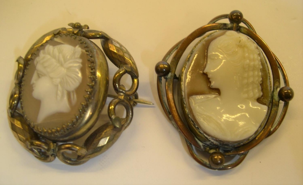 3 large Victorian Cameo brooches & 1 large unframed antique Cameo - Image 3 of 4