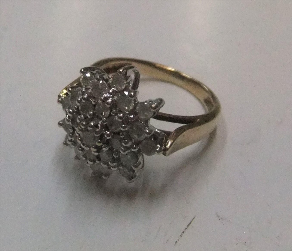 9ct yellow gold, diamond cluster ring (approx 0.5ct) Approx 4.4 grams gross, size L - Image 3 of 3