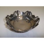Early 20C English silver bon bon dish wither pierced edging, 68 grams
