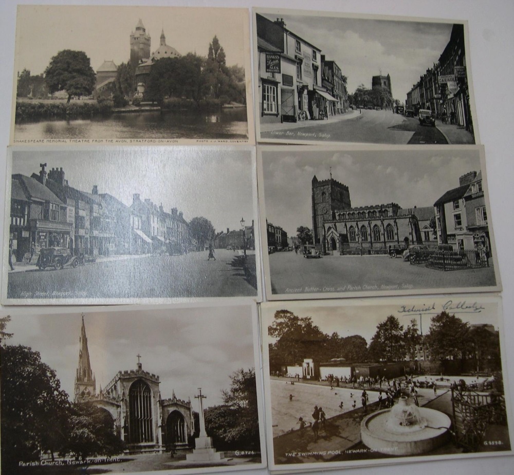 12 British resort souvenir booklets & approx 150 20thC postcards & approx 40 small cigarette cards - Image 5 of 8