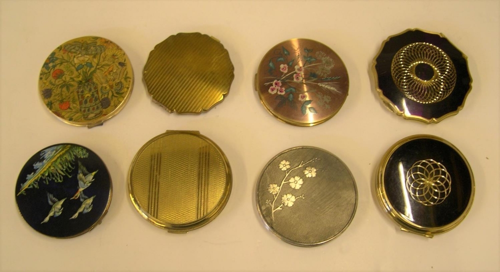 Collection of 8 vintage ladies metal compacts, some enamelled examples