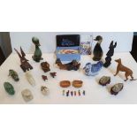 Quantity of various small collectables (19)