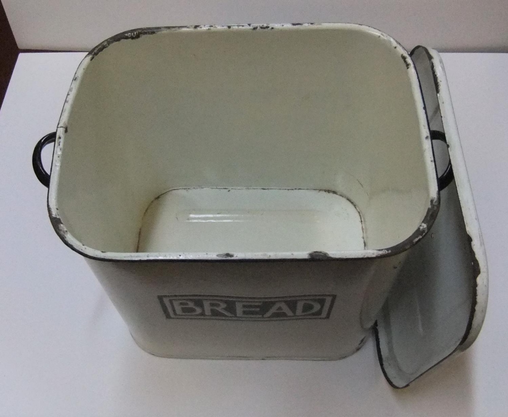 Vintage metal and enamel bread bin 40 cm x 32cm - Image 2 of 2