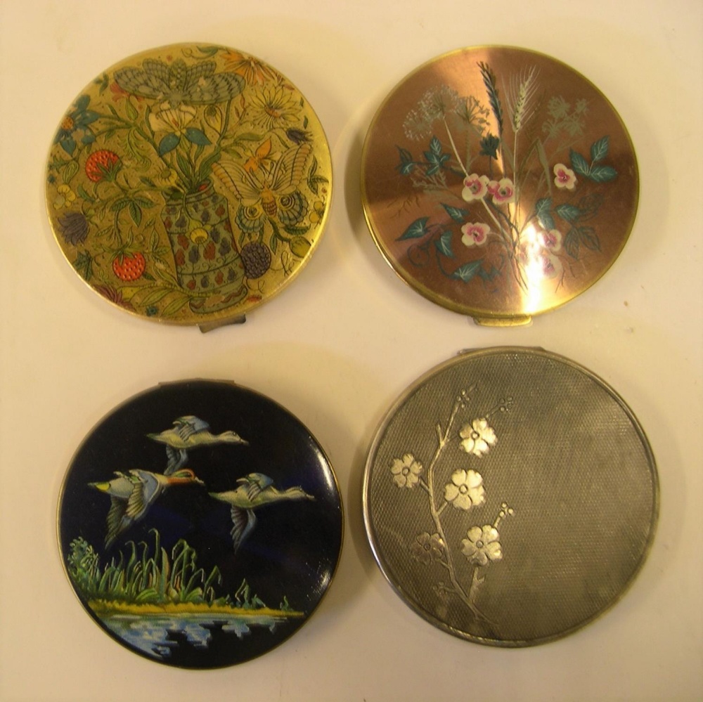 Collection of 8 vintage ladies metal compacts, some enamelled examples - Image 4 of 4