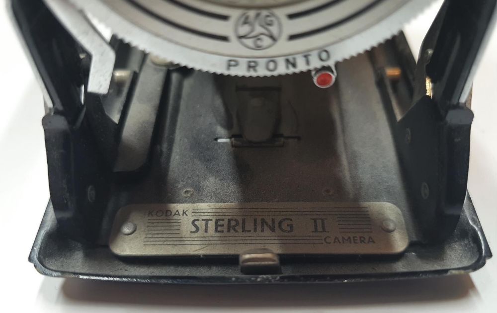 Vintage Bakerlite telephone and a Kodak "sterling II" camera - Image 5 of 5