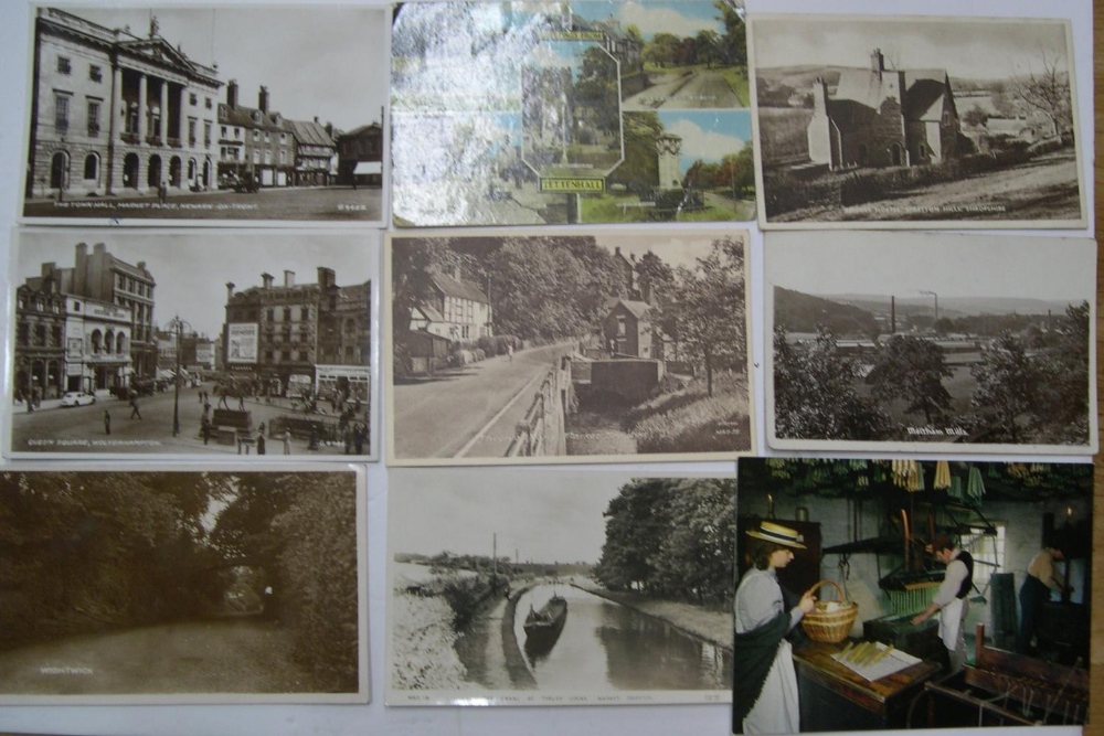 12 British resort souvenir booklets & approx 150 20thC postcards & approx 40 small cigarette cards - Image 3 of 8