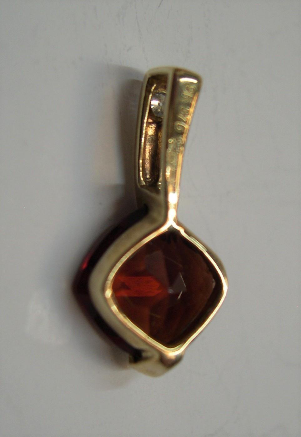 9ct yellow gold & garnet pendant below a clear stone - Image 2 of 2