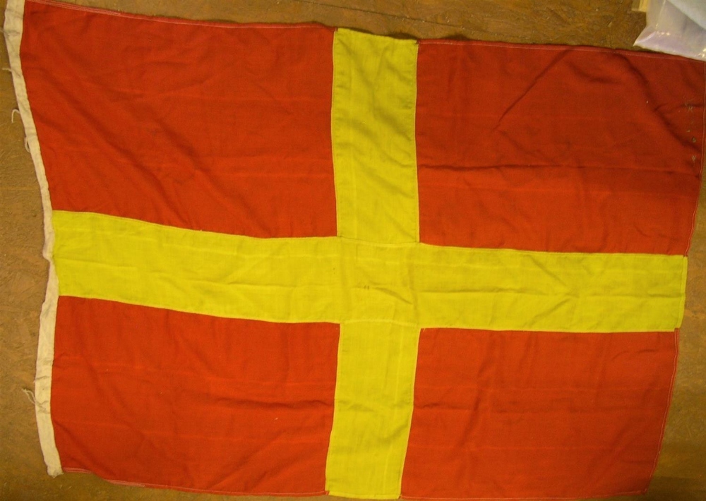 Early/mid 20thC Marine International communication flag - R for Romeo, 106 x 144 cm