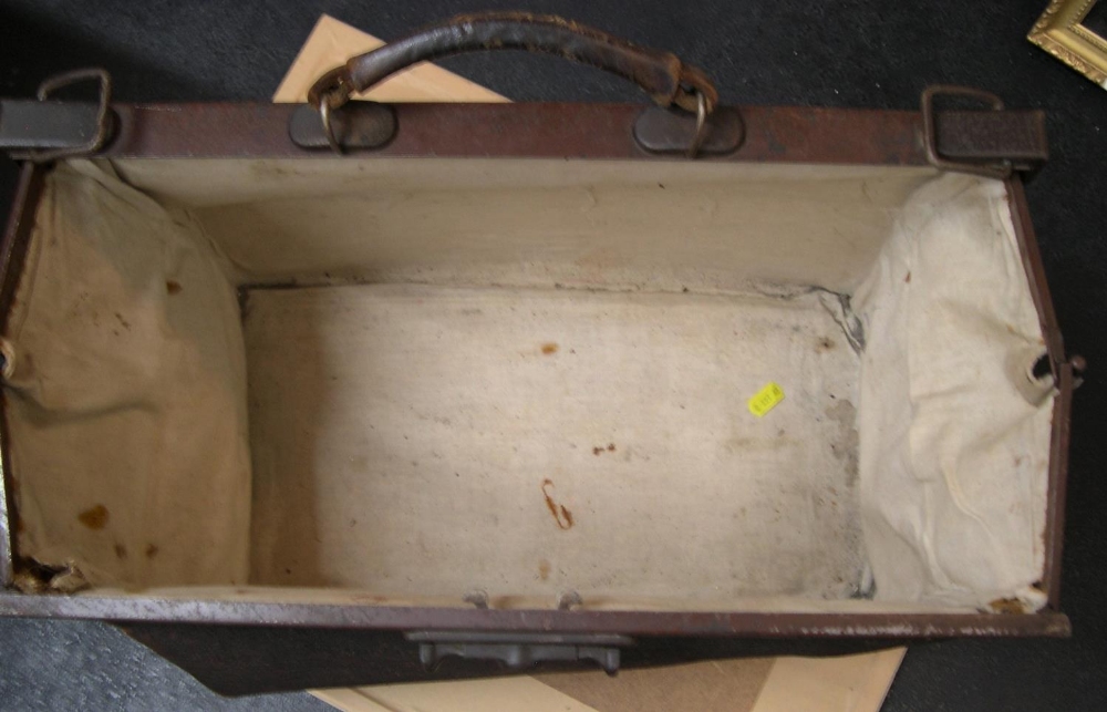 Early 20thC Gladstone bag - Image 2 of 3