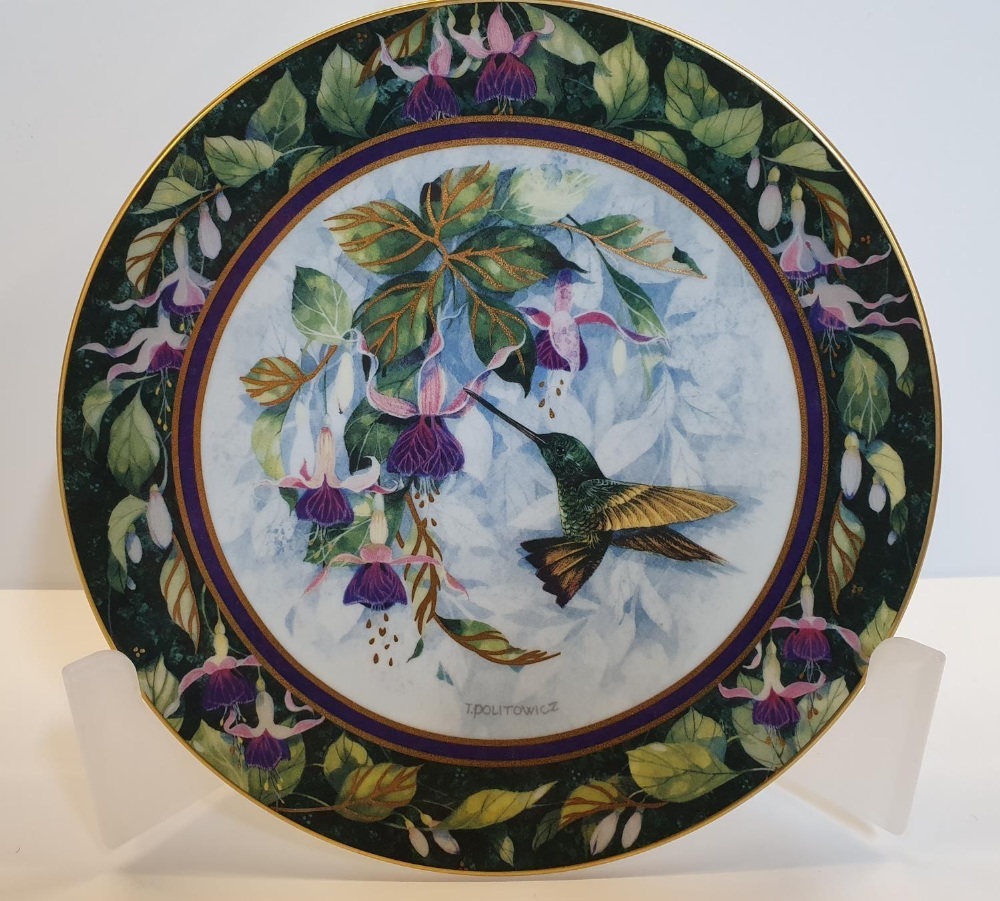 Royal Doulton, Theresa Poultowicz "The Berylline Hummingbird" bone china plate, with COA, 21 cm in