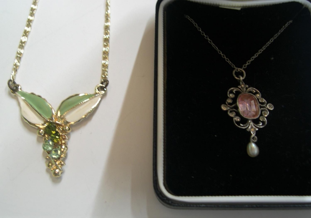 Rare 1920s French rose quartz silver pendent & a vintage ladies necklace and pendant (2) - Image 2 of 6