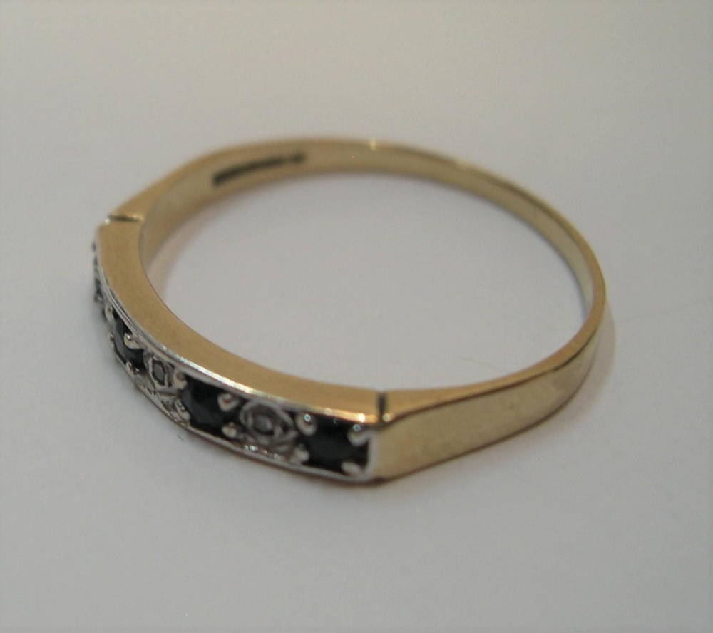 9ct yellow gold, half eternity ring with alternating diamonds & blue sapphire Approx 1.3 grams - Image 3 of 3