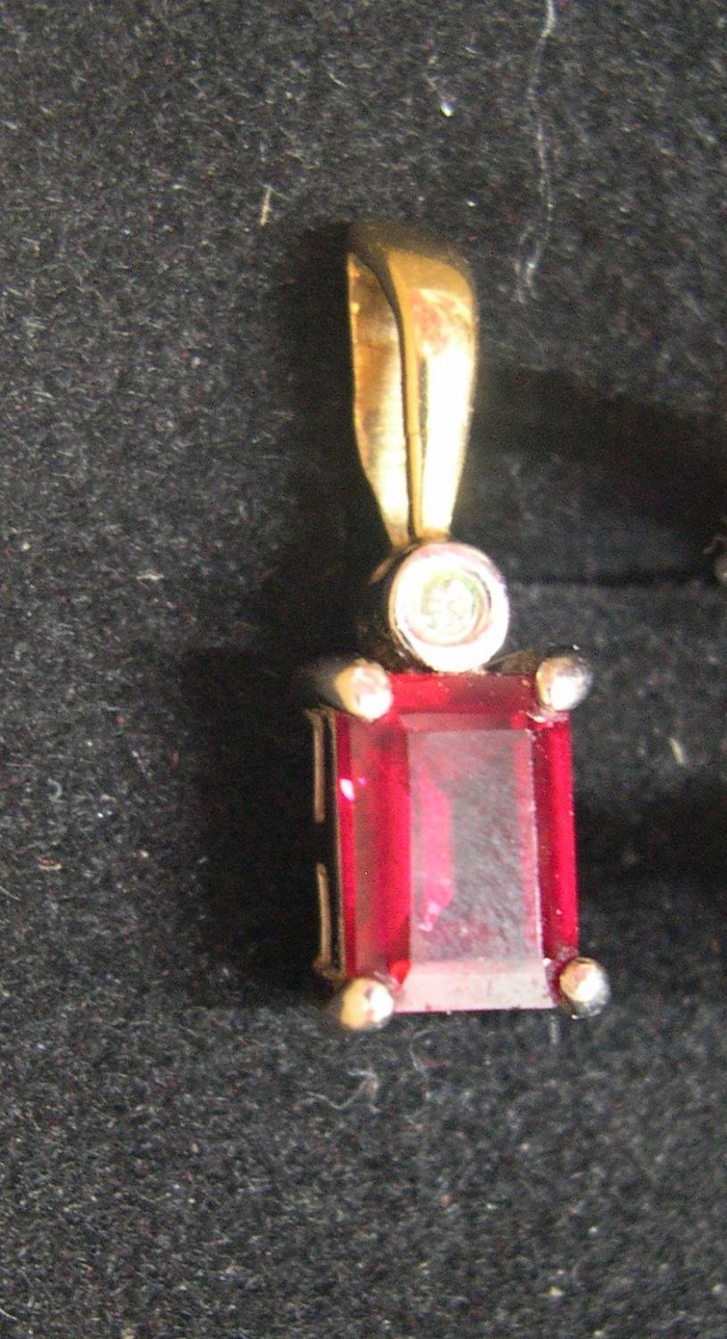 Art nouveau, matching set of earrings and pendant, all set with a baguette cut ruby below a circular - Image 2 of 2