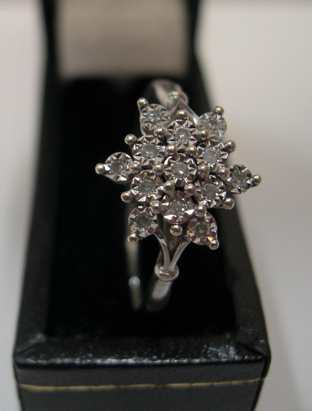 9ct white gold, diamond cluster ring Approx 2.1 grams gross, size O - Image 2 of 3