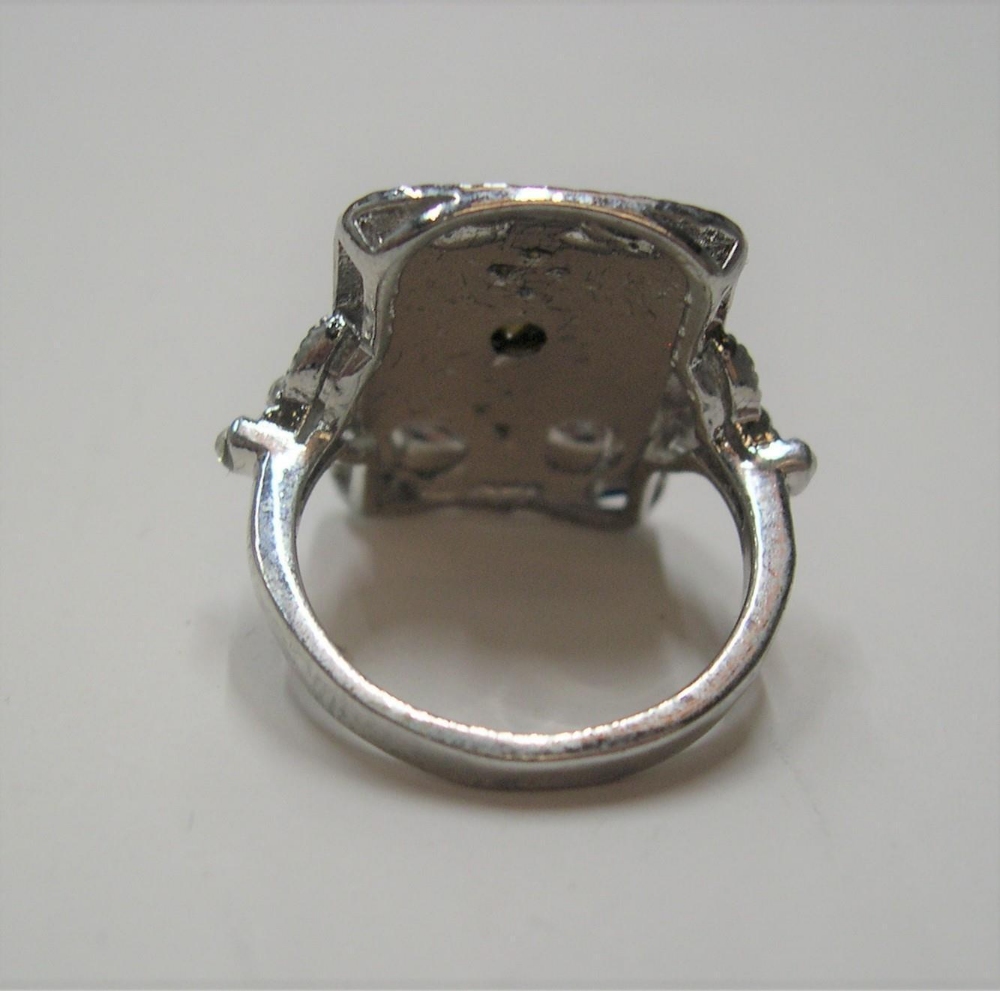 Large, square Art Deco style cocktail ring, 5.3 grams, size N - Image 3 of 3