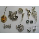 Collection of good quality costume jewellery to include a 1960s pearl & turquoise ring (10 items)