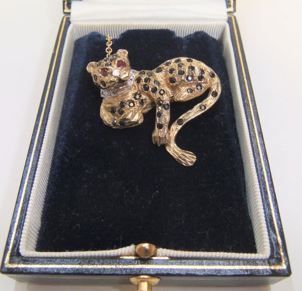 Stunning modernist 9ct gold brooch of a leopard studied with sapphires, diamonds and rubies Approx