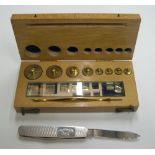 Superb complete set of boxed weights & a fine steel pen knife with engine turned decoration to