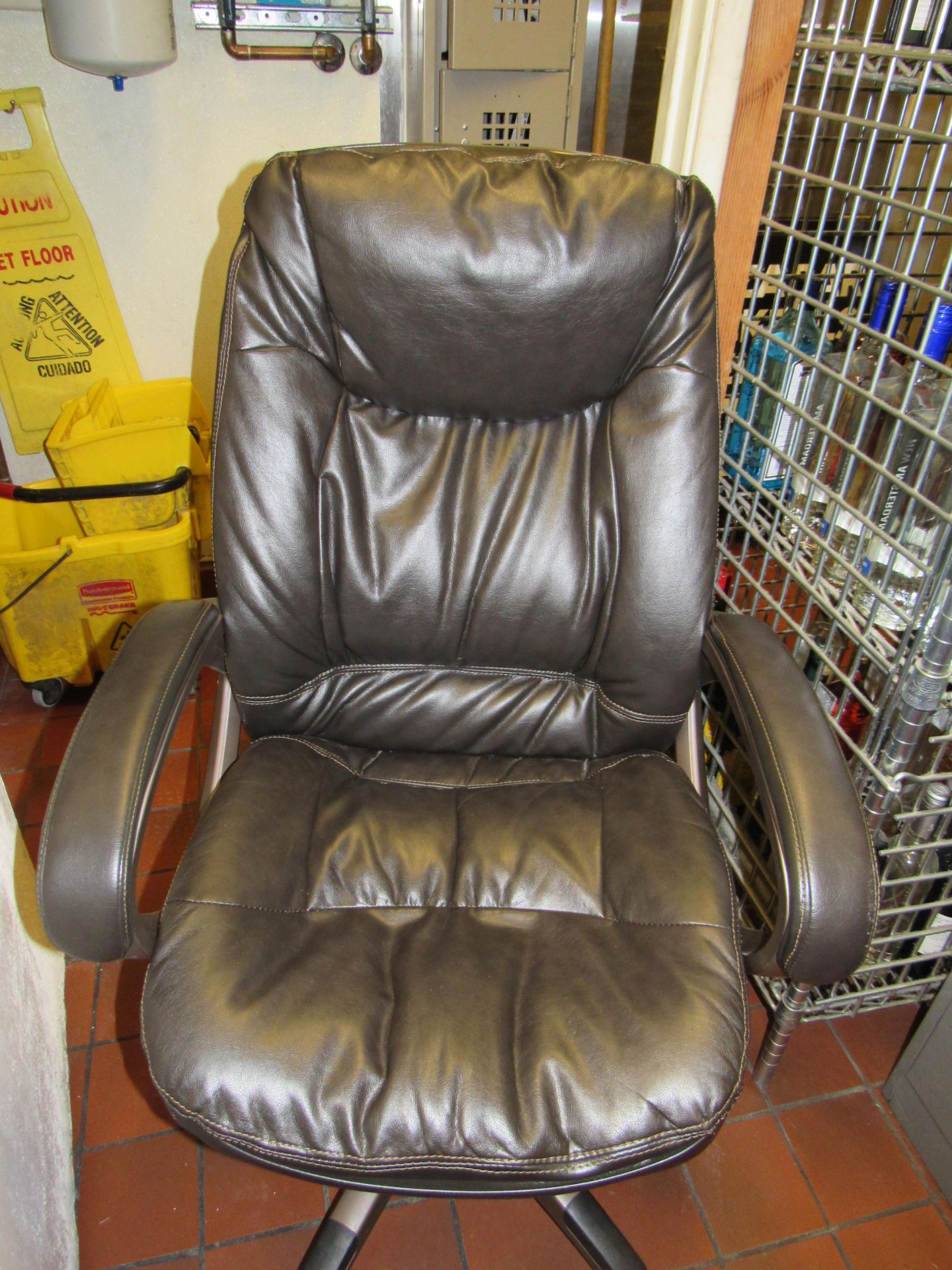 Executive Faux Leather Chair (LocationEmeryville)