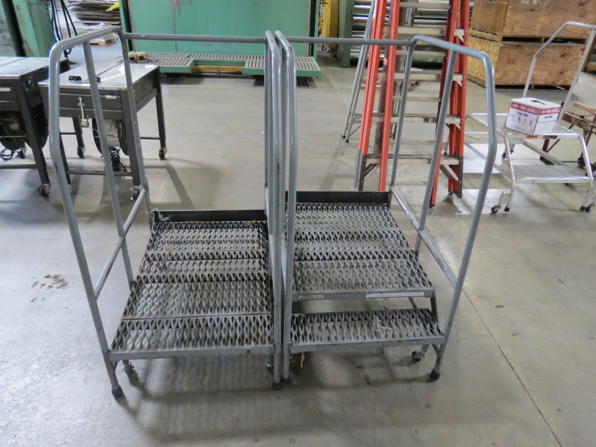 Lot 2-Mobile Step Ladder/ Platforms