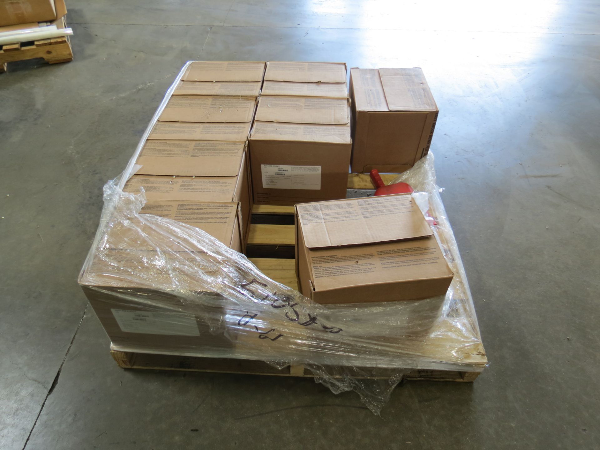 Lot 8 Boxes of Astro HM 51059 P Molten Adhesive