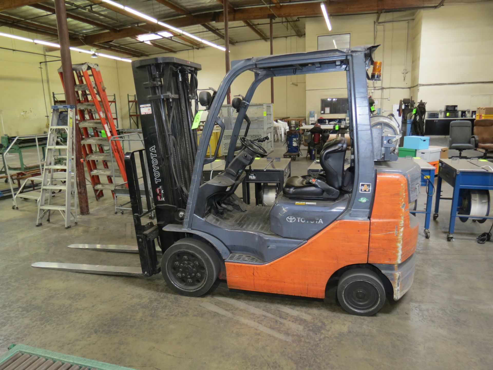 Toyota MDL: 8FGCU25 LPG Forklift 4,500 LBS Capacity 3-Stage, Side Shift SN: 13160(Subject to Deliver