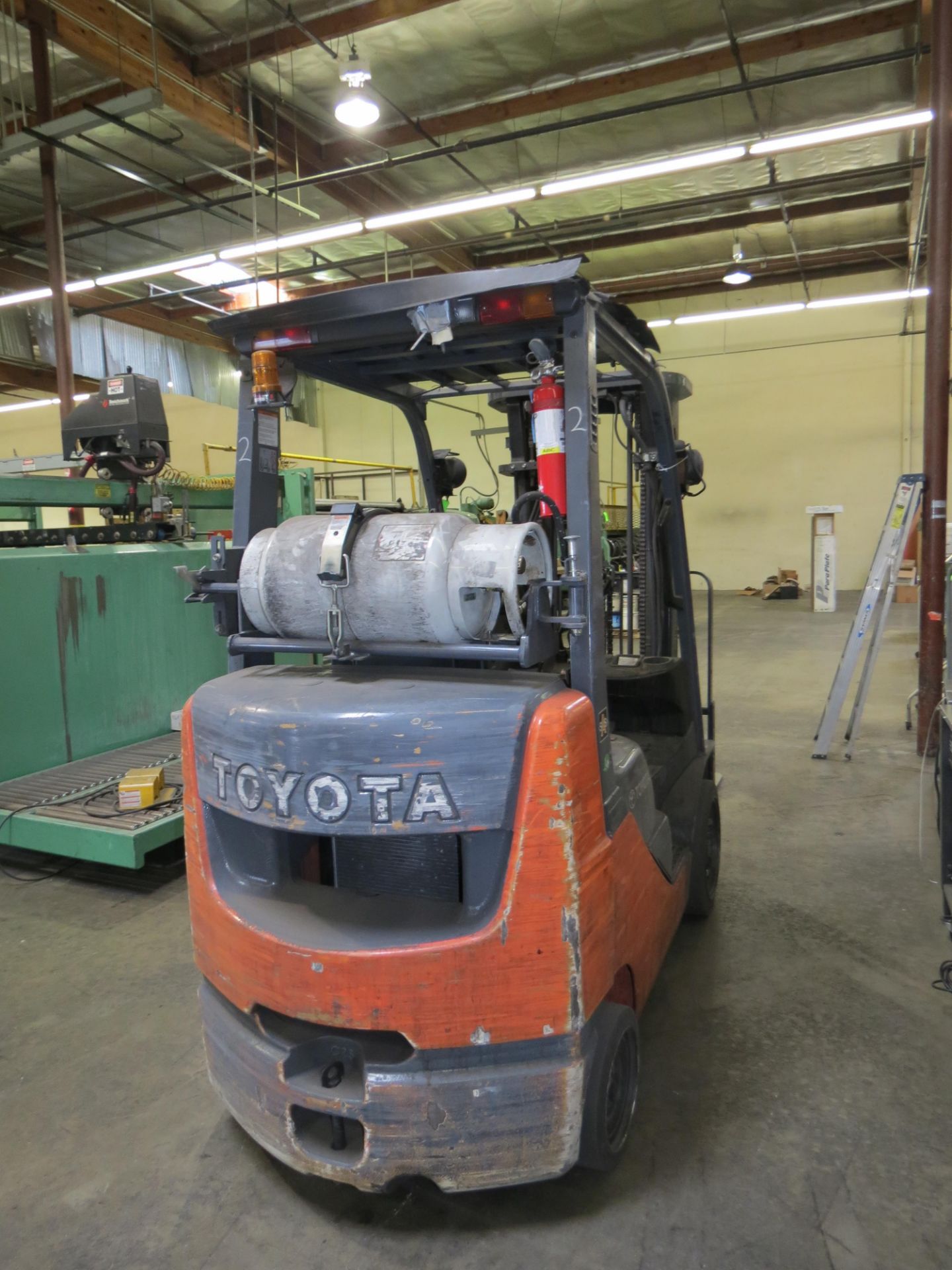 Toyota MDL: 8FGCU25 LPG Forklift 4,500 LBS Capacity 3-Stage, Side Shift SN: 13160(Subject to Deliver - Image 4 of 6