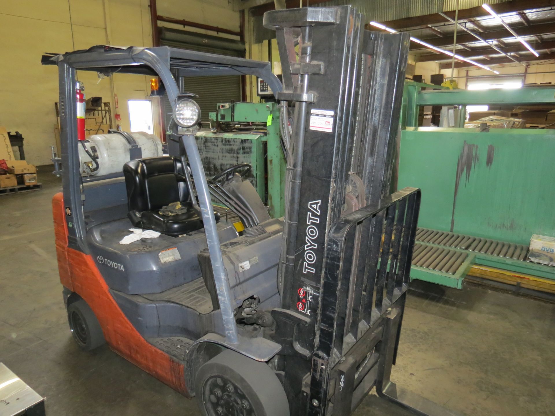 Toyota MDL: 8FGCU25 LPG Forklift 4,500 LBS Capacity 3-Stage, Side Shift SN: 13160(Subject to Deliver - Image 3 of 6