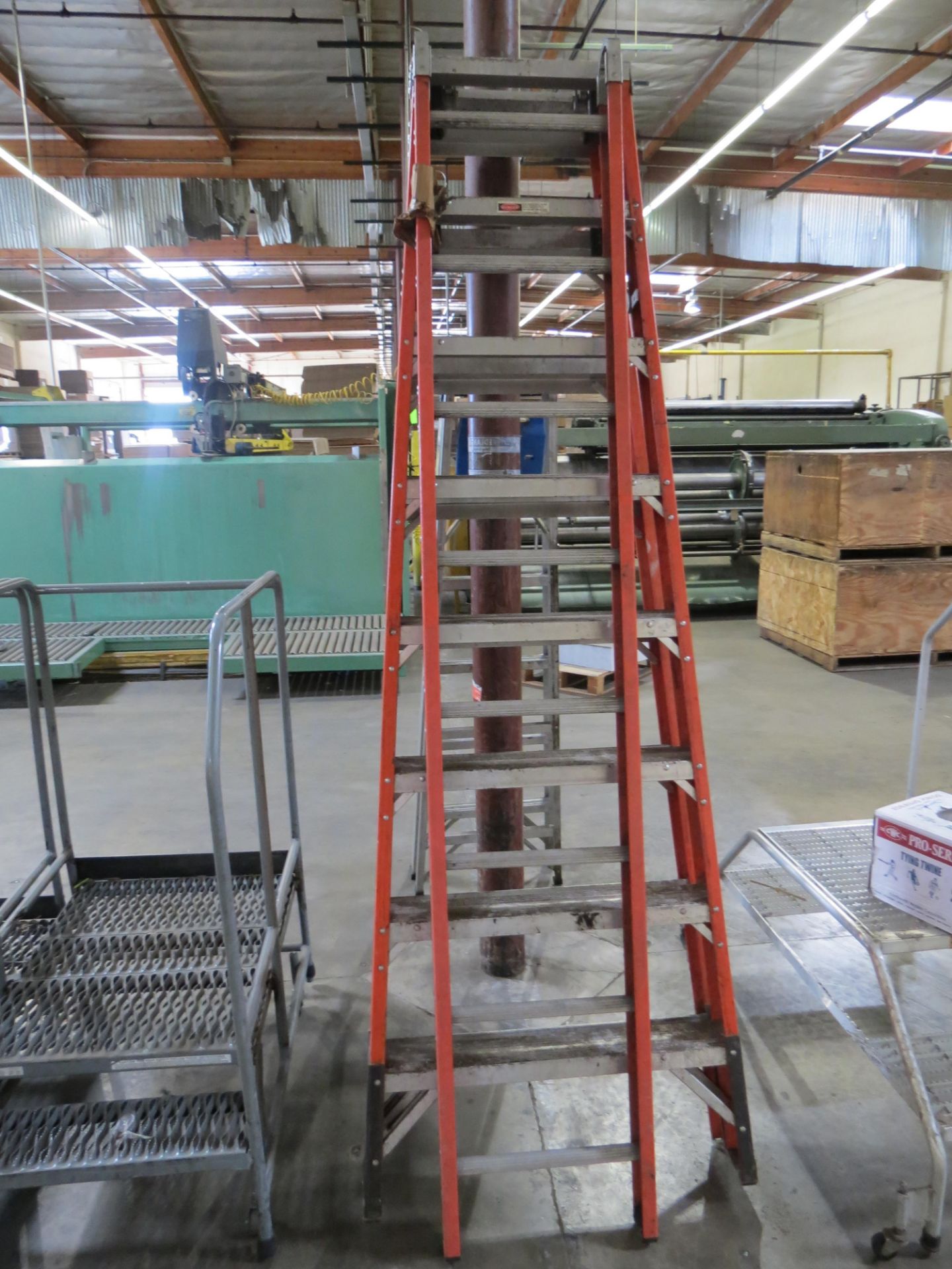 Werner Multi Use Trestle, Single & Extension Ladder 8-12" 300lbs Capacity