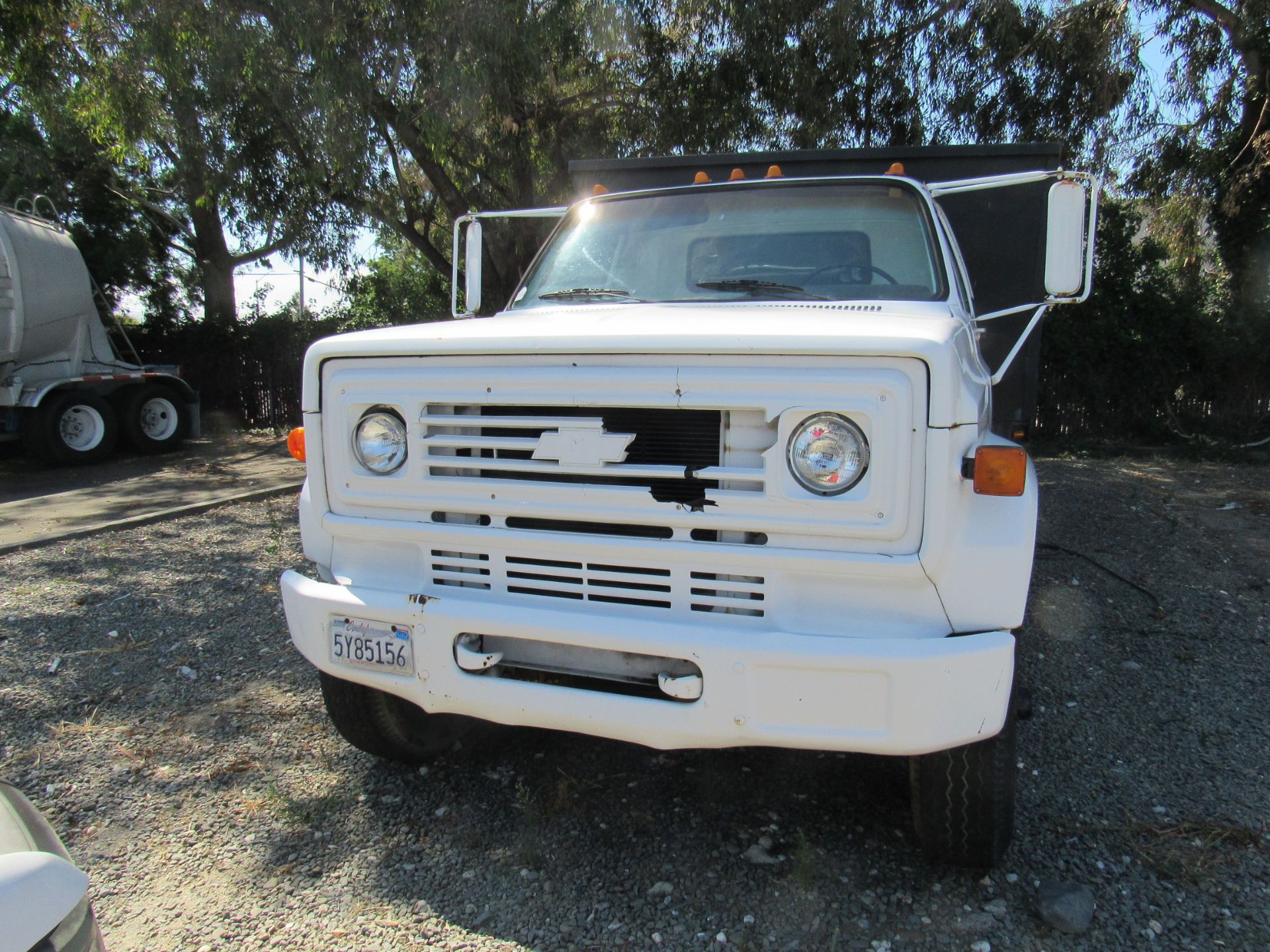 1981 Chevrolet Stake Bed Truck, Lic. 5Y85156, VIN: 1GB67D1858V112305, Mileage 437,18 (Location