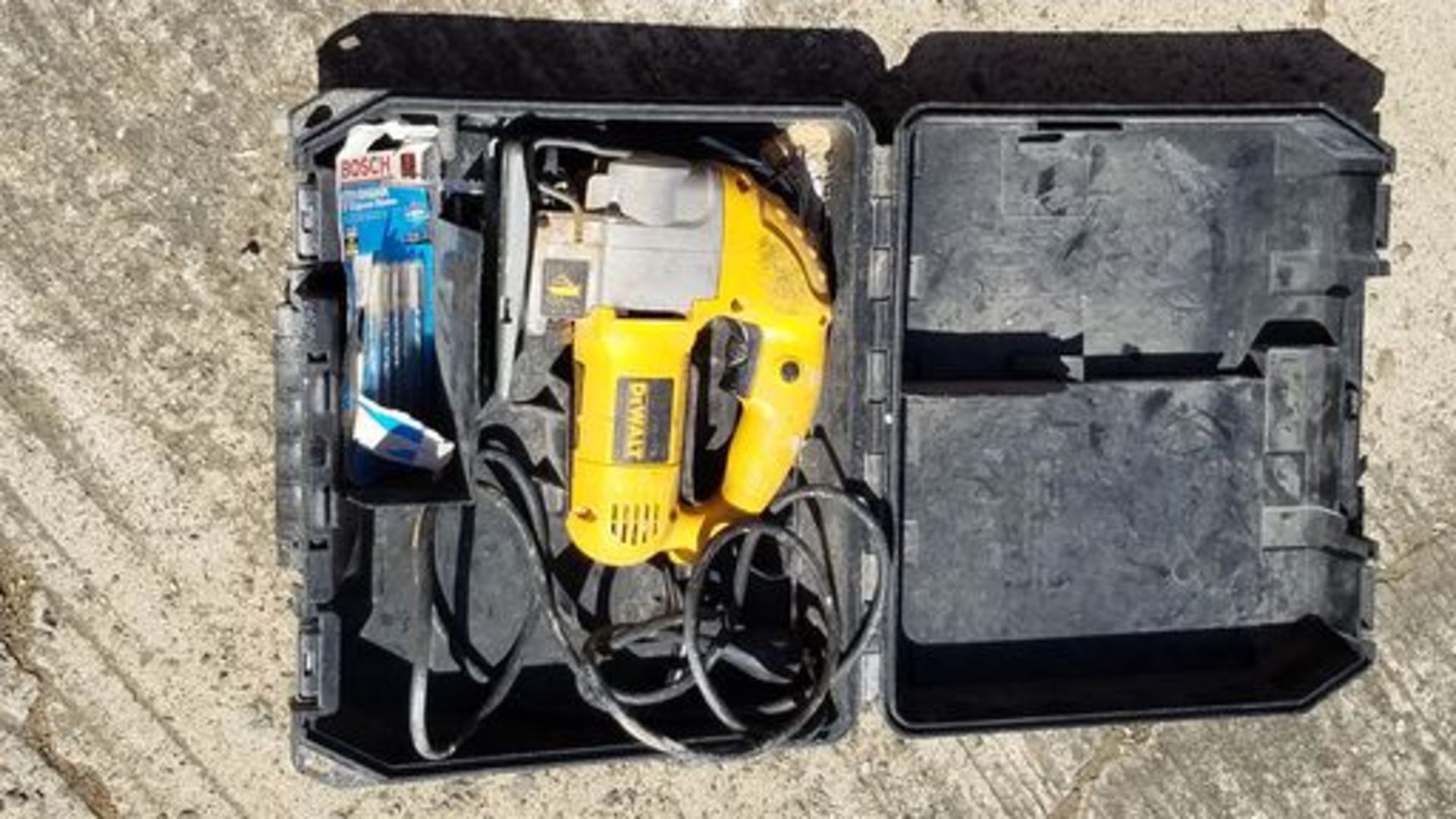 Lot Equipment & Tools, Spider Box CEP with 100' Spider Box Power Cord, ISO String Lights, 4-Fold Out - Image 18 of 30